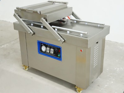 Double chamber vacuum packaging machine